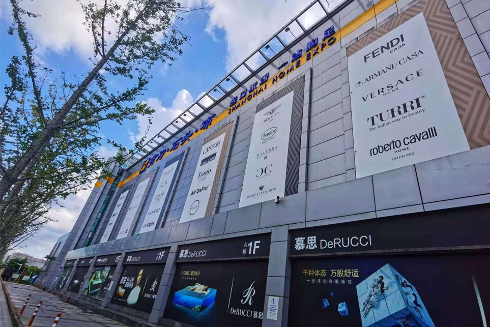 外墻廣告燈箱側(cè)面