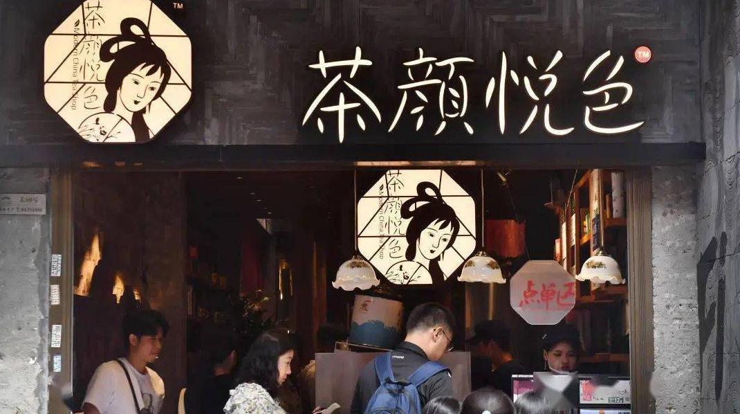 奶茶連鎖店招牌制作：從品牌元素到創(chuàng)意設(shè)計(jì)